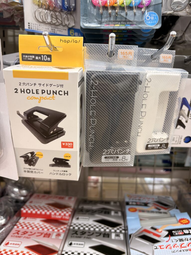 ワッツ(watts)の2穴パンチ(2-HOLE PUNCH) サイドゲージ付き商品写真　2026年4月管理人撮影