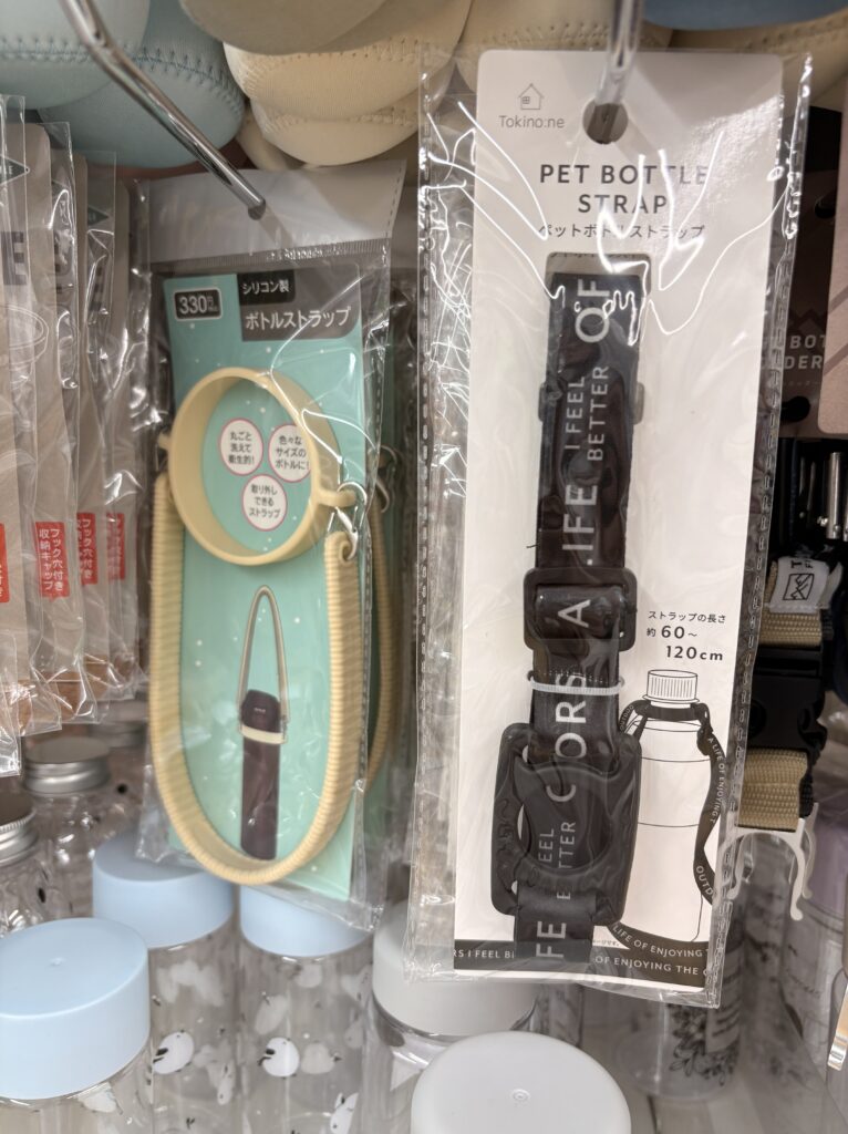 watts(ワッツ)のシリコン製ボトルストラップ、ペットボトルストラップの商品パッケージ写真 2026年4月管理人撮影