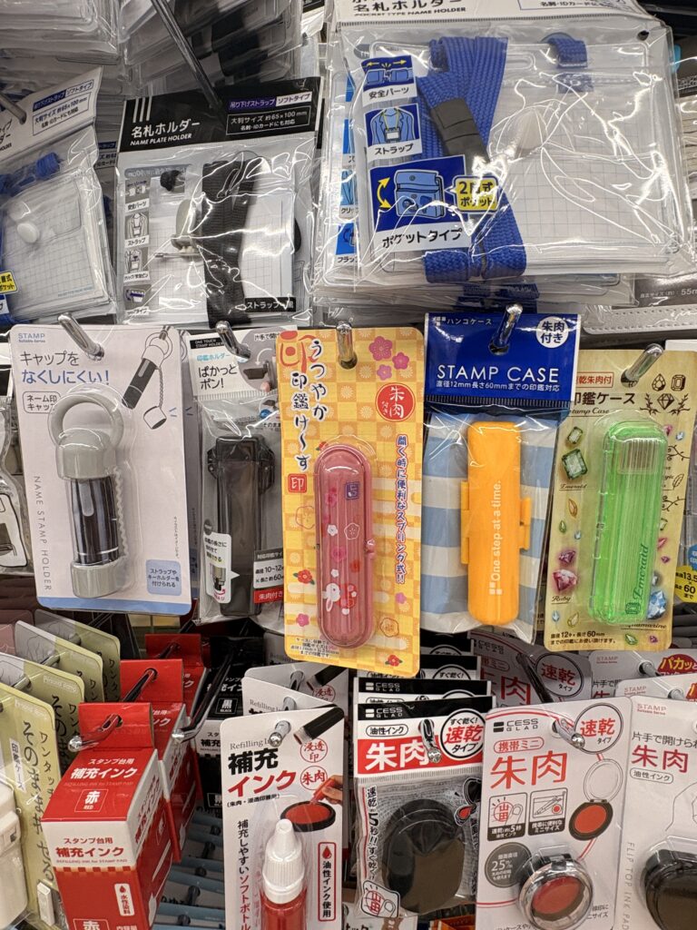 ワッツ(watts)のはんこケース(印鑑ケース、STAMP CASE、ネーム印キャップ)商品パッケージ写真　2026年4月管理人撮影