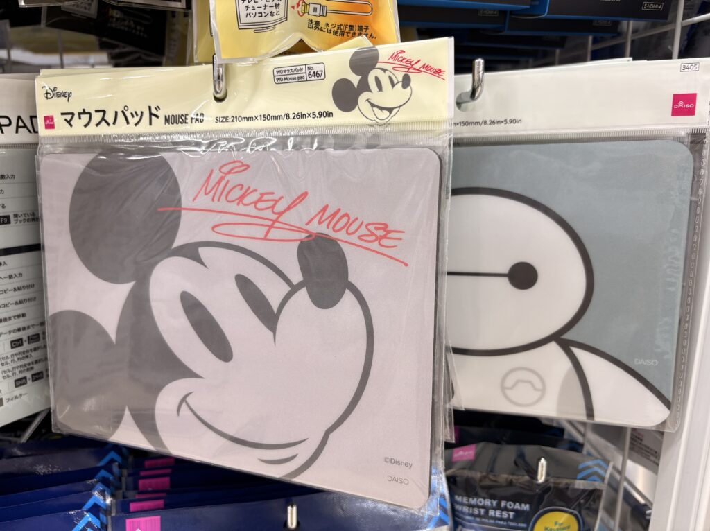 DAISO（ダイソー、大創産業）のマウスパッド商品写真　2026年4月管理人撮影