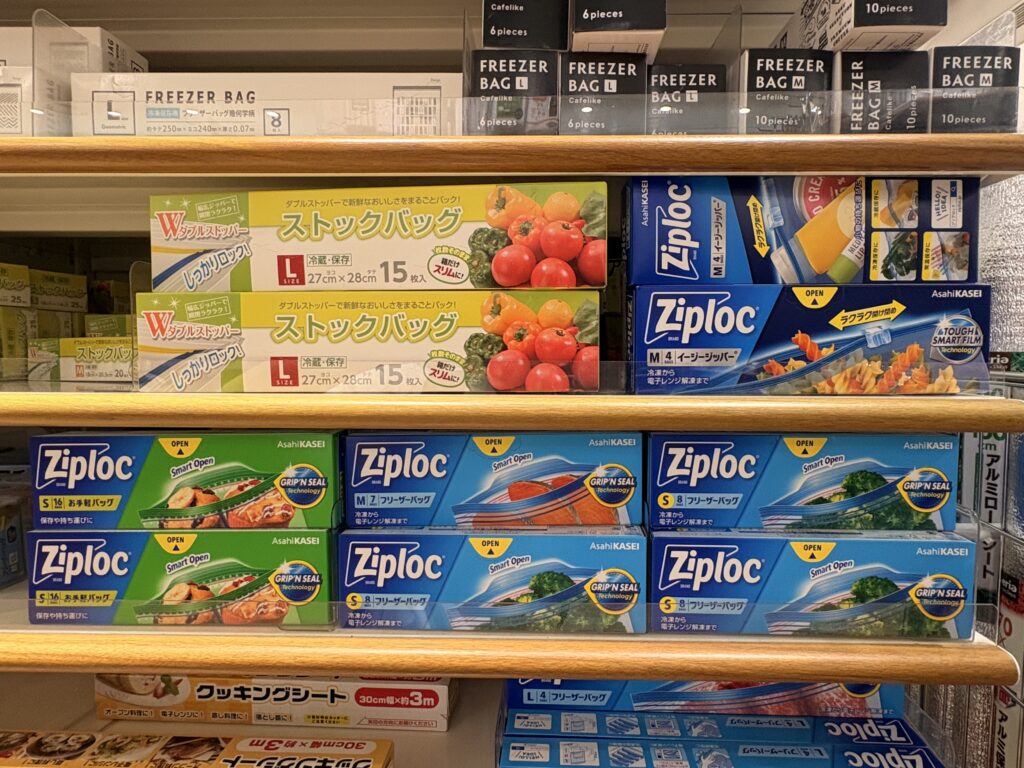 Seria（セリア）のストックバック(Ziploc, DESIGN STOCK BAG, ダブルストッパー)商品写真 2026年4月現在の在庫状況 管理人撮影
